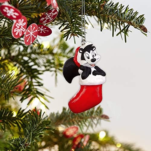 Hallmark CHACHSAKE 0899QXI3317 Mini Božić 2019 godine Datum Looney Tunes Pepe Le Pew Kiss-Mas Pozdrav minijaturni ukras, 1.2